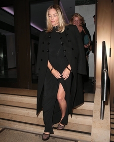 Margot Robbie stepped out in a head-to-toe black look (Photo: Instagram)