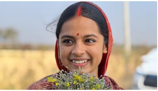 Nitanshi Goel as Phool in Laapataa Ladies (Film still)