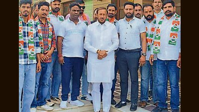 Congress candidate from Kalka, Pradeep Chaudhary, during a meeting on Tuesday. (HT Photo)