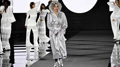 The evergreen Jane Fonda strutted the ramp at the L'Oreal Paris show in a metallic silver trench coat styled with sneakers and black leggings. To glam up the ensemble, she styled her silver loose locks in a voluminous shoulder-length bob and chose striking makeup. (AFP) The evergreen Jane Fonda strutted the ramp at the L'Oreal Paris show in a metallic silver trench coat styled with sneakers and black leggings. To glam up the ensemble, she styled her silver loose locks in a voluminous shoulder-length bob and chose striking makeup. (AFP)