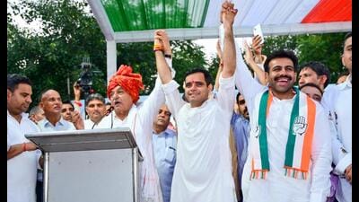 Former Haryana Chief Minister Bhupinder Singh Hooda and Congress candidate from Badshahpur seat Vardhan Yadav at a public meeting during poll campaign at Jharssa village, in Gurugram on Tuesday. (Parveen Kumar/HT) Former Haryana Chief Minister Bhupinder Singh Hooda and Congress candidate from Badshahpur seat Vardhan Yadav at a public meeting during poll campaign at Jharssa village, in Gurugram on Tuesday. (Parveen Kumar/HT)