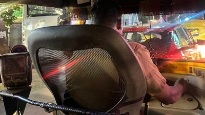 This Bengaluru auto driver swapped his driver's seat for an office chair (X/@shivaniiiiiii_) This Bengaluru auto driver swapped his driver's seat for an office chair (X/@shivaniiiiiii_)