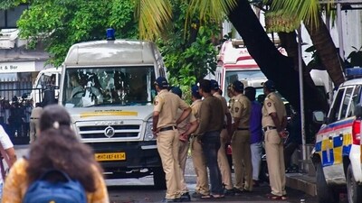 Mumbai: The body of the Badlapur sexual assault case accused, Akshay Shinde, was brought to the JJ Hospital for postmortem. (PTI) Mumbai: The body of the Badlapur sexual assault case accused, Akshay Shinde, was brought to the JJ Hospital for postmortem. (PTI)