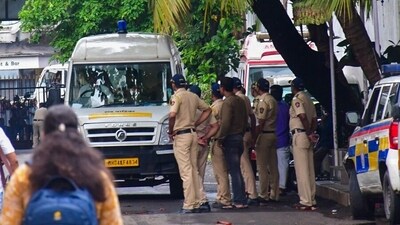 Mumbai: Body of Badlapur sexual assault case accused Akshay Shinde is brought to the JJ Hospital for postmortem, in Mumbai, Tuesday, Sept. 24, 2024. (PTI Photo) (PTI09_24_2024_000082B) (PTI) Mumbai: Body of Badlapur sexual assault case accused Akshay Shinde is brought to the JJ Hospital for postmortem, in Mumbai, Tuesday, Sept. 24, 2024. (PTI Photo) (PTI09_24_2024_000082B) (PTI)