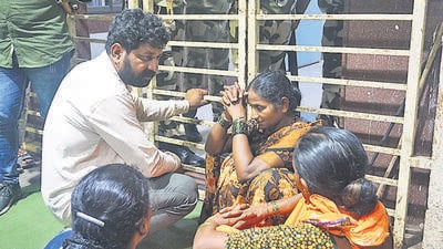 Thane, India - September 24, 2024: Akshay Shinde, an accused in the Badlapur minor girl sexual assault case, died in a police encounter Accused Akshay Shinde's dead body was kept at Chhatrapati Shivaji Maharaj Hospital Kalwa Thane, as the police did not let the accused Akshay Shinde's parents ( mother Alaka shinde and father Anna shinde ) inside, they were seen sitting outside the hospital last night 23 sept. ,in Thane,in Mumbai, India, on, Tuesday, September 24, 2024. ( Praful Gangurde /HT Photo ) Thane, India - September 24, 2024: Akshay Shinde, an accused in the Badlapur minor girl sexual assault case, died in a police encounter Accused Akshay Shinde's dead body was kept at Chhatrapati Shivaji Maharaj Hospital Kalwa Thane, as the police did not let the accused Akshay Shinde's parents ( mother Alaka shinde and father Anna shinde ) inside, they were seen sitting outside the hospital last night 23 sept. ,in Thane,in Mumbai, India, on, Tuesday, September 24, 2024. ( Praful Gangurde /HT Photo )