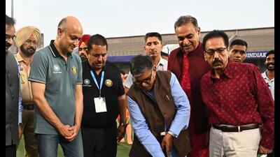 UT administrator Gulab Chand Kataria, flanked by Hockey Chandigarh president Karan Gilhotra (left) and Sanjay Tandon, chairman of UT Sports Committee, inaugurates 14th Hockey India sub-junior men’s national championship on Tuesday. (HT Photo) UT administrator Gulab Chand Kataria, flanked by Hockey Chandigarh president Karan Gilhotra (left) and Sanjay Tandon, chairman of UT Sports Committee, inaugurates 14th Hockey India sub-junior men’s national championship on Tuesday. (HT Photo)
