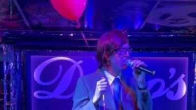 Chris Martin sings All My Love at a Las Vegas bar Chris Martin sings All My Love at a Las Vegas bar