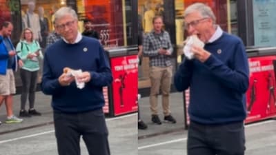 Bill Gates was spotted enjoying a hot dog in Times Square, (Instagram/elderordonez1) Bill Gates was spotted enjoying a hot dog in Times Square, (Instagram/elderordonez1)