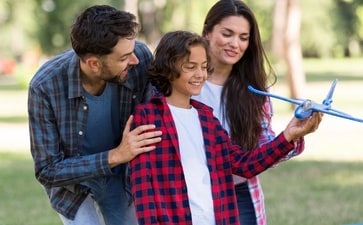 Building a respectful connection between parents and teenagers involves effective communication and trust. (Freepik) Building a respectful connection between parents and teenagers involves effective communication and trust. (Freepik)