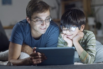 Too much screen time affects the skin and hair as well (Kampus Production) Too much screen time affects the skin and hair as well (Kampus Production)