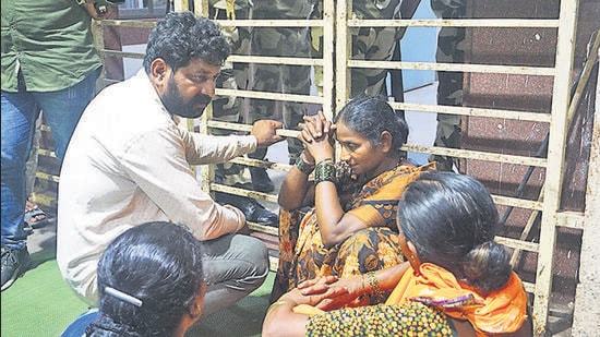Thane, India - September 24, 2024: Akshay Shinde, an accused in the Badlapur minor girl sexual assault case, died in a police encounter Accused Akshay Shinde's dead body was kept at Chhatrapati Shivaji Maharaj Hospital Kalwa Thane, as the police did not let the accused Akshay Shinde's parents ( mother Alaka shinde and father Anna shinde ) inside, they were seen sitting outside the hospital last night 23 sept. ,in Thane,in Mumbai, India, on, Tuesday, September 24, 2024. ( Praful Gangurde /HT Photo )