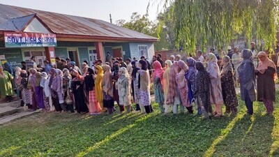 Voters wait in queues to cast their votes for the second phase of the Jammu and Kashmir Assembly elections in Budgam on Wednesday. (Election Commission of India-X) Voters wait in queues to cast their votes for the second phase of the Jammu and Kashmir Assembly elections in Budgam on Wednesday. (Election Commission of India-X)