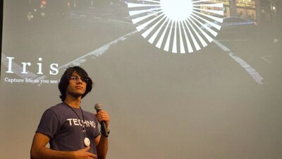 Advait Paliwal wears the Iris device around his neck (X/@advaitpaliwal) Advait Paliwal wears the Iris device around his neck (X/@advaitpaliwal)