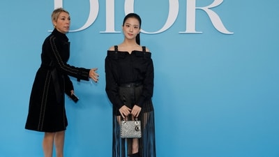 South Korean singer and actor Jisoo attended the Dior Women Ready-to-wear Spring-Summer 2025 show in an all-black ensemble. The Blackpink member, also a global Brand Ambassador of the luxury fashion house, wore a shoulder-baring and studded fringe outfit from the new collection. She styled it with a Lady Dior bag, knee-length boots, strawberry-core makeup, and a sleek ponytail. (AFP) South Korean singer and actor Jisoo attended the Dior Women Ready-to-wear Spring-Summer 2025 show in an all-black ensemble. The Blackpink member, also a global Brand Ambassador of the luxury fashion house, wore a shoulder-baring and studded fringe outfit from the new collection. She styled it with a Lady Dior bag, knee-length boots, strawberry-core makeup, and a sleek ponytail. (AFP)