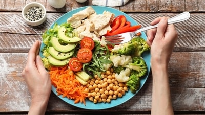It’s a sustainable, balanced approach that helps you lose weight while supporting your overall health in the long run (Photo: Shutterstock) It’s a sustainable, balanced approach that helps you lose weight while supporting your overall health in the long run (Photo: Shutterstock)