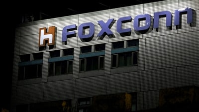 Foxconn plans to invest $1 billion in Tamil Nadu for a smartphone display module facility, supporting Apple’s production and potentially benefiting other manufacturers. This unit aims to reduce supply chain delays and costs, enhancing delivery times for brands. (Reuters)