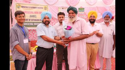 The Department of Extension Education at Punjab Agricultural University (PAU), under the guidance of the Dean of the College of Agriculture, organised a training program on “Integrated Farming” in Gureh village near Jagraon, Ludhiana. About 60 farmers participated in the event. (HT Photo)