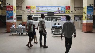 The offices at Sangamwadi, Phulenagar and Pimpri-Chinchwad were almost deserted with thin staff. (MAHENDRA KOLHE/HT PHOTO)
