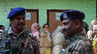 Voters queue up at a polling booth during the second phase of the J&K assembly election in Srinagar. (Waseem Andrabi/HT) Voters queue up at a polling booth during the second phase of the J&K assembly election in Srinagar. (Waseem Andrabi/HT)