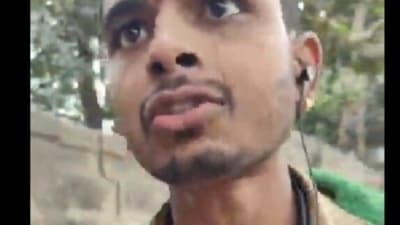 Bengaluru auto driver snatches keys and mobile of two-wheeler, harasses him on a busy road. Video Bengaluru auto driver snatches keys and mobile of two-wheeler, harasses him on a busy road. Video