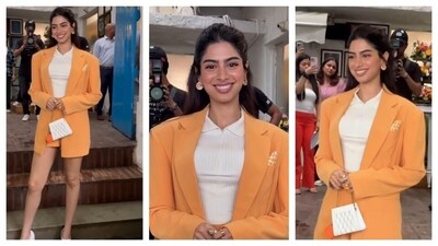 Khushi Kapoor matched the white and orange colours well. (Instagram) Khushi Kapoor matched the white and orange colours well. (Instagram)
