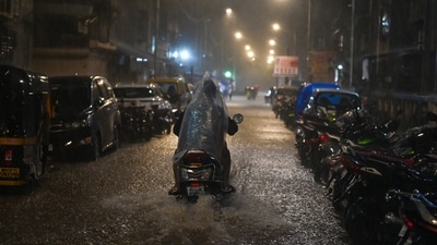 The IMD has issued red alert for Mumbai and neighbouring areas due to forecast of heavy rainfall. (Raju Shinde) The IMD has issued red alert for Mumbai and neighbouring areas due to forecast of heavy rainfall. (Raju Shinde)