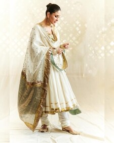 Kareena Kapoor in an ivory and gold anarkali (instagram)