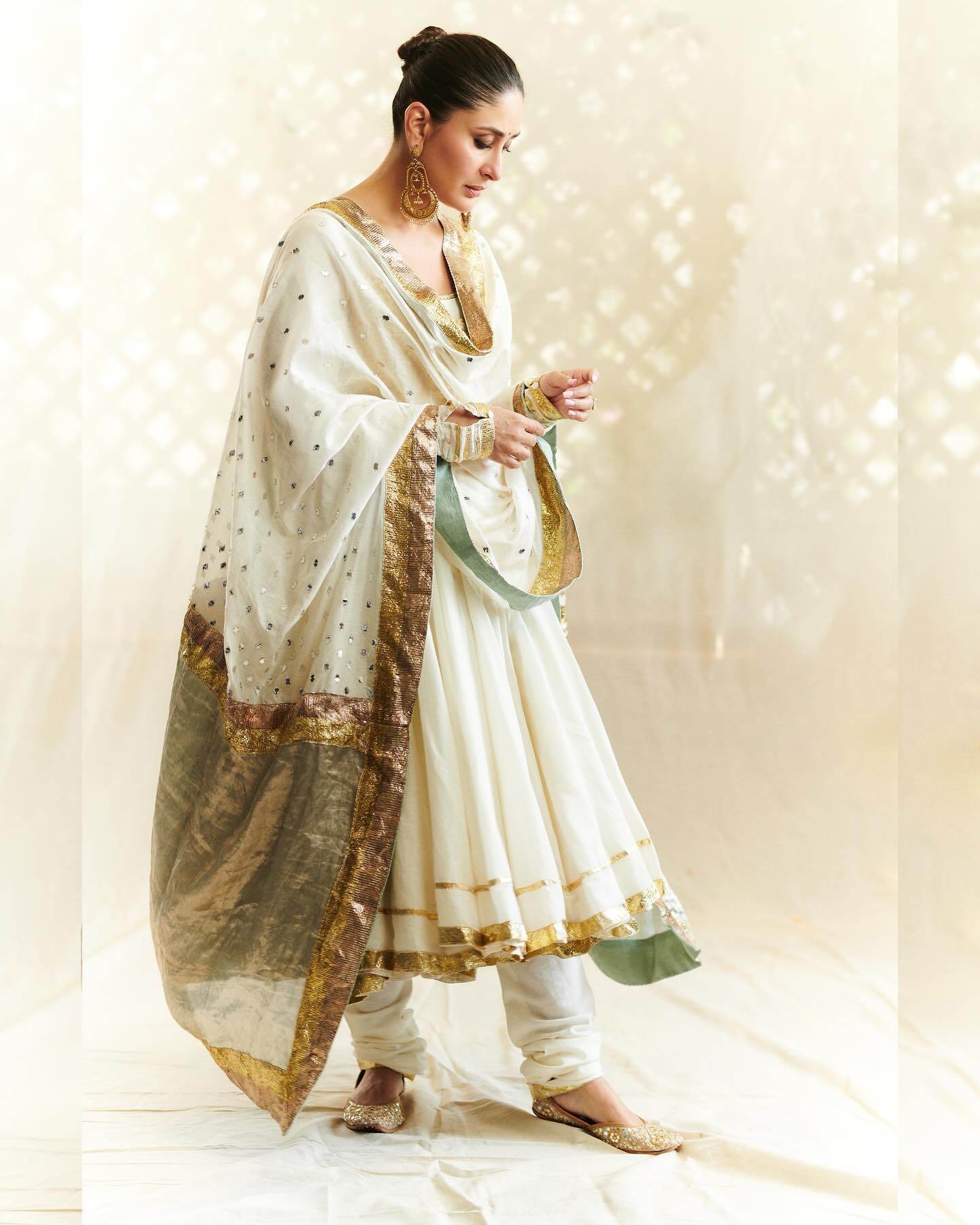 Kareena Kapoor in an ivory and gold anarkali (instagram)