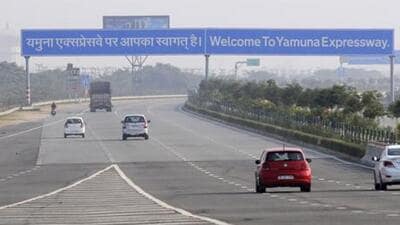 Buses and trucks will have to pay ₹4.6/km against the old rate of 4.15/km, while heavy vehicles will have to pay ₹14.25/km against the old rate of ₹12.90km. For oversize vehicles, the toll will be ₹18.35/km against the old rate of ₹16.60/km. (HT Archive) Buses and trucks will have to pay ₹4.6/km against the old rate of 4.15/km, while heavy vehicles will have to pay ₹14.25/km against the old rate of ₹12.90km. For oversize vehicles, the toll will be ₹18.35/km against the old rate of ₹16.60/km. (HT Archive)