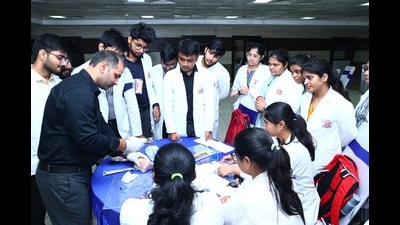 Dr. Himanhshu Mahajan from Laerdal India instructing KGMU students with a simulation model (Sourced) Dr. Himanhshu Mahajan from Laerdal India instructing KGMU students with a simulation model (Sourced)