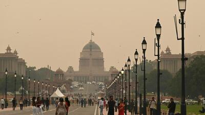 Evening haze engulfing Kartavya Path in New Delhi on Wednesday. (Sanjeev Verma/HT Photo) Evening haze engulfing Kartavya Path in New Delhi on Wednesday. (Sanjeev Verma/HT Photo)