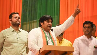Mukesh Sharma, the BJP candidate for the Gurgaon seat, at Bhim Nagar in Gurugram on Wednesday. (Parveen Kumar/HT Photo) Mukesh Sharma, the BJP candidate for the Gurgaon seat, at Bhim Nagar in Gurugram on Wednesday. (Parveen Kumar/HT Photo)