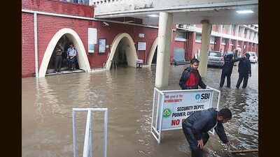PGIMER, Chandigarh, continued to experience waterlogging for the second consecutive day following the rain on Thursday. (Keshav Singh/Hindustan Times) PGIMER, Chandigarh, continued to experience waterlogging for the second consecutive day following the rain on Thursday. (Keshav Singh/Hindustan Times)