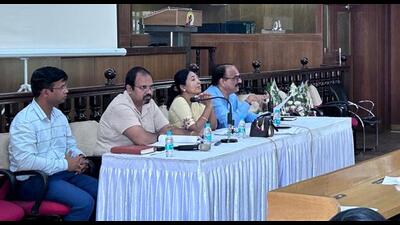Rapid Response Team of Maharashtra meets representatives of private hospitals in Pune on Thursday following reports of rise in vector-borne disease cases. (HT) Rapid Response Team of Maharashtra meets representatives of private hospitals in Pune on Thursday following reports of rise in vector-borne disease cases. (HT)