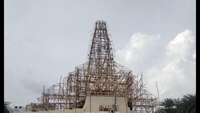 Upcoming pandal at Sahara Estate in Lucknow’s Jankipuram area. (HT) Upcoming pandal at Sahara Estate in Lucknow’s Jankipuram area. (HT)