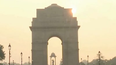 India gate on September 26: Sunny and clear skies ahead for Delhi (PTI) India gate on September 26: Sunny and clear skies ahead for Delhi (PTI)