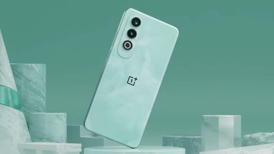 Check out the list of smartphones under Rs.30000 during the Amazon Great Indian Festival Sale. (OnePlus)