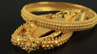 Gold and silver prices dipped on Friday, yet both are on track for weekly gains. Silver reached a 10-year high earlier, with analysts predicting continued strength for gold due to potential Fed rate cuts and global tensions. Gold and silver prices dipped on Friday, yet both are on track for weekly gains. Silver reached a 10-year high earlier, with analysts predicting continued strength for gold due to potential Fed rate cuts and global tensions.