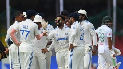 Team India celebrate after India's Ravichandran Ashwin got Bangladeshi captain Najmul Hossain Shanto during the first day of the Second Test (Deepak Gupta/HT)