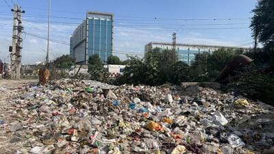 An illegal garbage dump yard on the main entry point of Khandsa village in ward 27 in Gurugram on Friday. (Parveen Kumar/HT Photo)