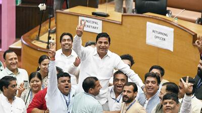 BJP candidate Sunder Singh Tanwar with other party councillors after winning the MCD's Standing Committee member election. (Sanjeev Verma/HT Photo) BJP candidate Sunder Singh Tanwar with other party councillors after winning the MCD's Standing Committee member election. (Sanjeev Verma/HT Photo)
