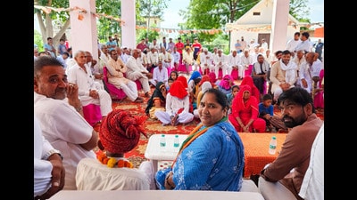 Bimla Chaudhary, Bharatiya Janata Party candidate for the Pataudi seat at a public meeting at a village during the election campaign in Pataudi, in Gurugram. (PARVEEN KUMAR/HT PHOTO) Bimla Chaudhary, Bharatiya Janata Party candidate for the Pataudi seat at a public meeting at a village during the election campaign in Pataudi, in Gurugram. (PARVEEN KUMAR/HT PHOTO)