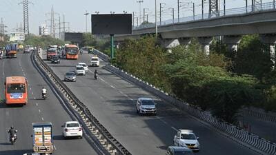 Sarita Vihar flyover in New Delhi. (HT Archive) Sarita Vihar flyover in New Delhi. (HT Archive)