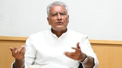 The Punjab BJP on Friday asserted that Sunil Jakhar was leading the party in the state, dismissing as “totally baseless” speculation that he had resigned from his post. (HT file photo)