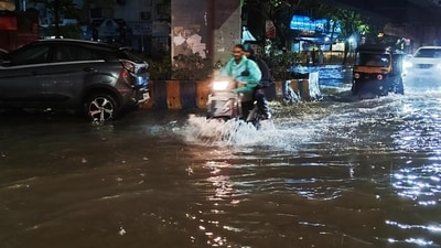 The intensity of the incessant rainfall was higher in the eastern suburbs of Ghatkopar, Mankhurd, Govandi, LBS Road in Vikhroli and Bhandup, which are considered chronic flooding spots. (Praful Gangurde /HT Photo) The intensity of the incessant rainfall was higher in the eastern suburbs of Ghatkopar, Mankhurd, Govandi, LBS Road in Vikhroli and Bhandup, which are considered chronic flooding spots. (Praful Gangurde /HT Photo)