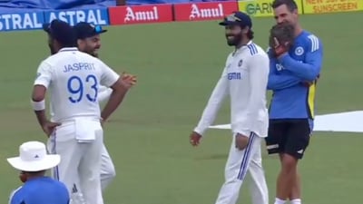 Kohli and Jadeja share a laugh with each other. (JioCinema) Kohli and Jadeja share a laugh with each other. (JioCinema)