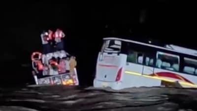 Video: Tourist bus with 37 passengers stranded in floods in Gujarat; rescued (PTI) Video: Tourist bus with 37 passengers stranded in floods in Gujarat; rescued (PTI)