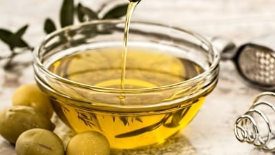The rising cost of groceries reflects extreme weather's effects, particularly olive oil prices driven by Mediterranean droughts. Fraudulent practices are increasing, with criminals taking advantage of high prices to sell misrepresented or adulterated oils. The rising cost of groceries reflects extreme weather's effects, particularly olive oil prices driven by Mediterranean droughts. Fraudulent practices are increasing, with criminals taking advantage of high prices to sell misrepresented or adulterated oils.