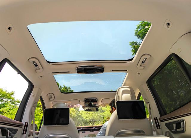 Rear passengers get individual screens and can control the infotainment and seat functions. Rear passengers get individual screens and can control the infotainment and seat functions.