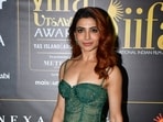 Samantha Ruth Prabhu sparkled in an ombre green-blue dress. Her red hair wove magic. Kriti Sanon's black lace gown was less impressive.